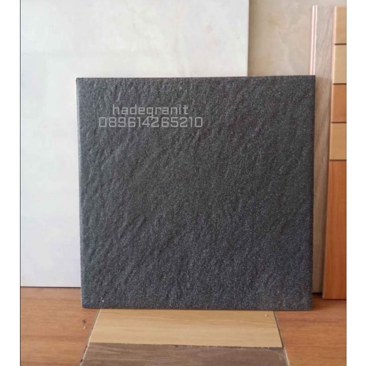 keramik 40x40 kasar Rocky black