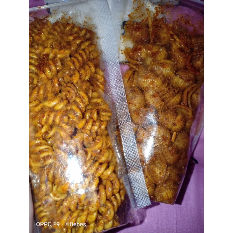 

Jajan Jaman Dulu Maknyuusss ULIR / UNTIR2 Kemasan Plastik Berat 100gr