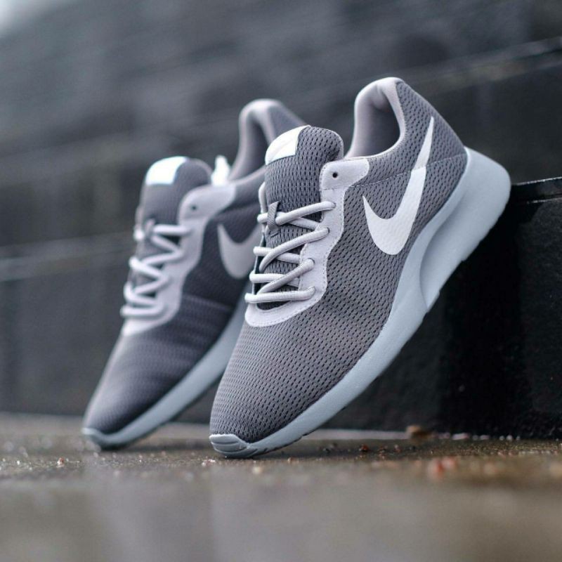 nike tanjun grey trainers