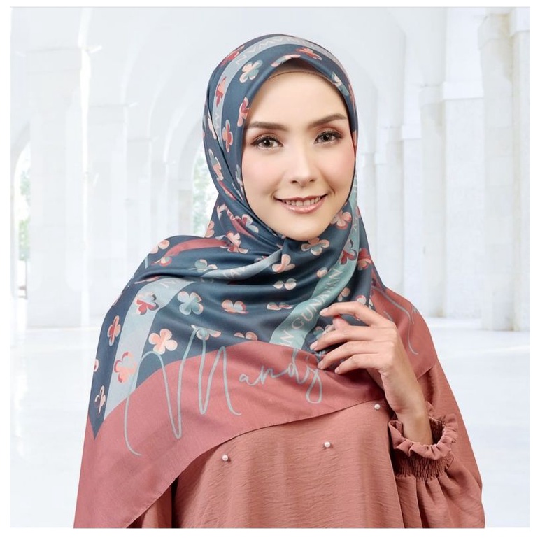 hijab Mandjha Ivangunawan clover Navy