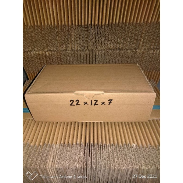 

Kardus 22x12x7 cm Die cut Baru tebal polos luar dalam