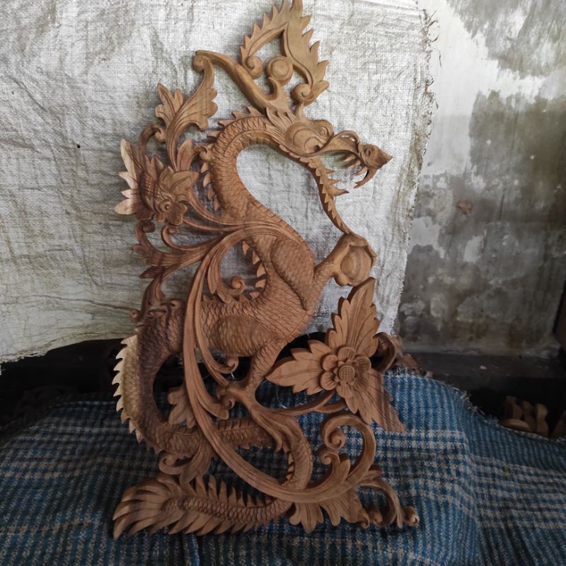 HIASAN DIDINDING NAGA UKIR DARI KAYU BALI