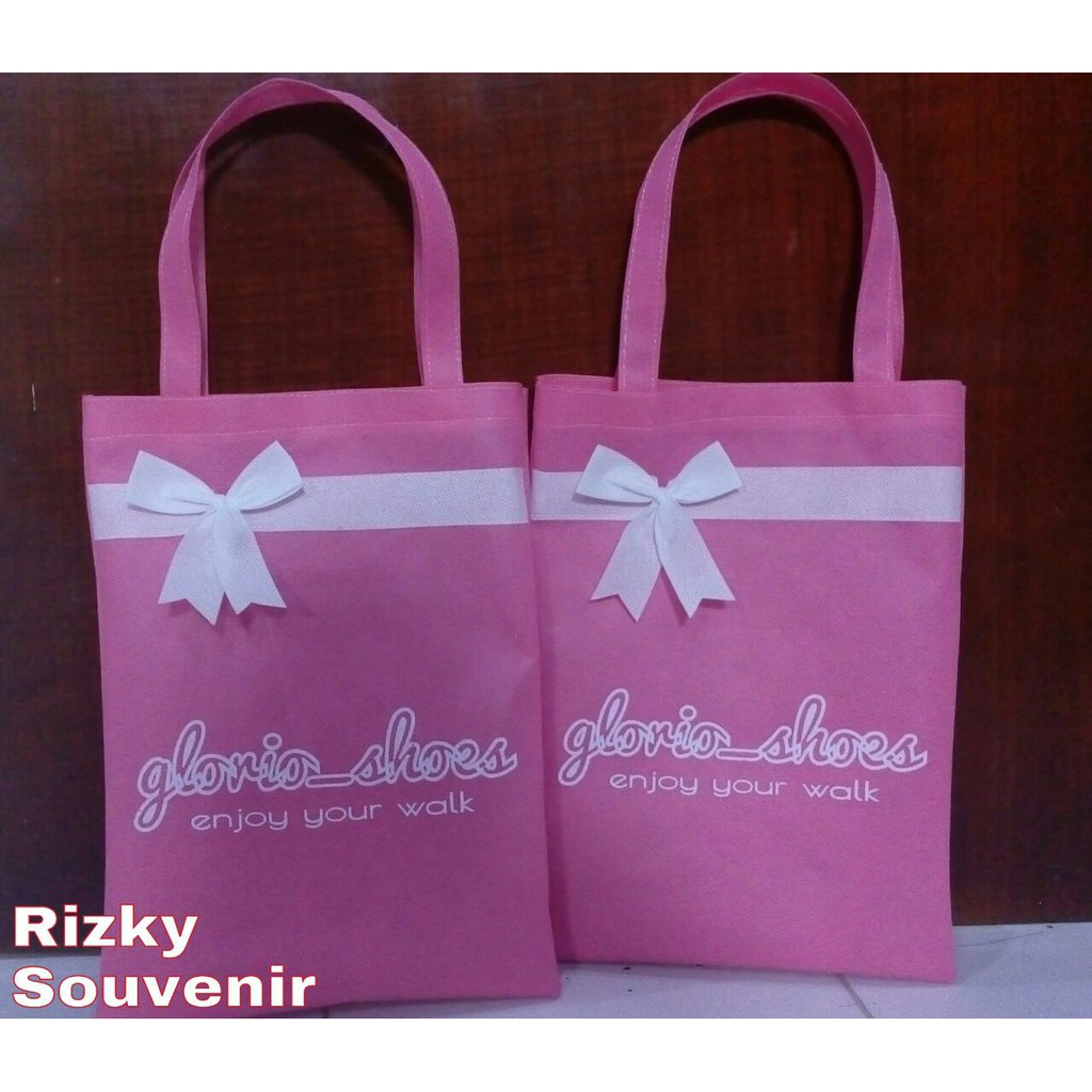 

Tas Undangan | Tas Tasyakuran | Tas Souvenir | Tas Bingkisan | Bahan Spunbond | 20x30