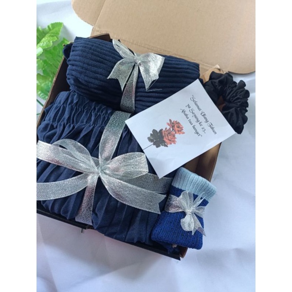 

NEW HAMPERS ROK PLISKET PREMIUM, REQUEST KARTU UCAPAN,GIFT BOX CEWE,KADO ULANG TAHUN WANITA