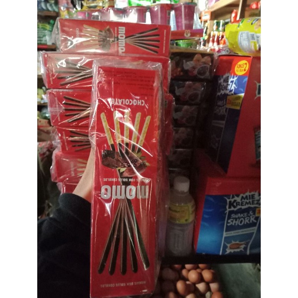 

Momo Biskuit Stick Salut Cokelat 18 gram (1 pack isi 12 pcs)