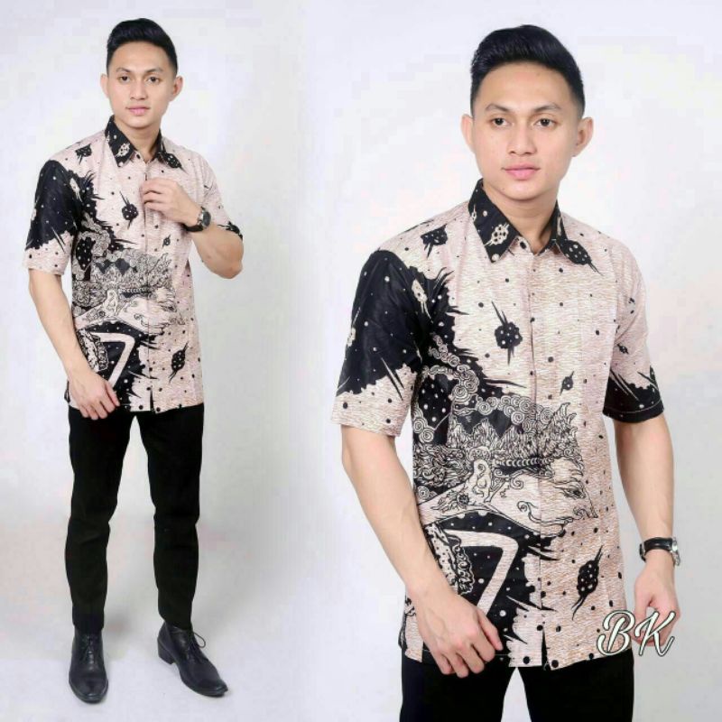 Kemeja Batik Pria Lengan Pendek Motif Hitam Manis