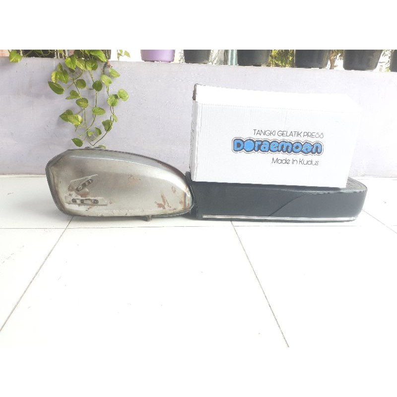 Tangki+jok Atau Baju CB. Tangki pres kudus Doraemon/Body set CB