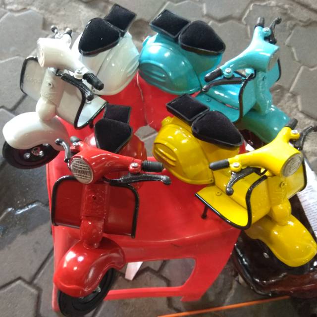 (BISA COD) MINIATUR MOTOR VESPA WARNA LENGKAP BAHAN BESI FINISHING PERFECT - DEKORASI RUMAH SOUVENIR