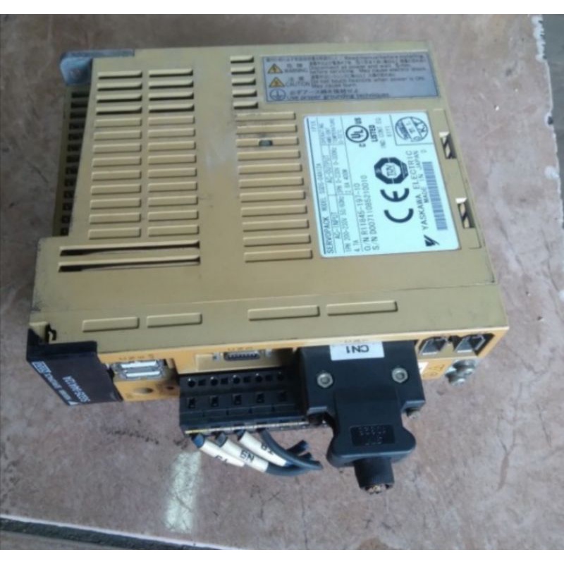 Driver Servo Motor Model SGDS 04A12A 400W