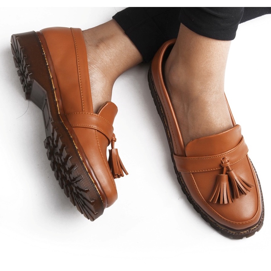 sepatu loafers wanita murah, sepatu loafer cewek murah, sepatu dokmart boot cewek VHM212