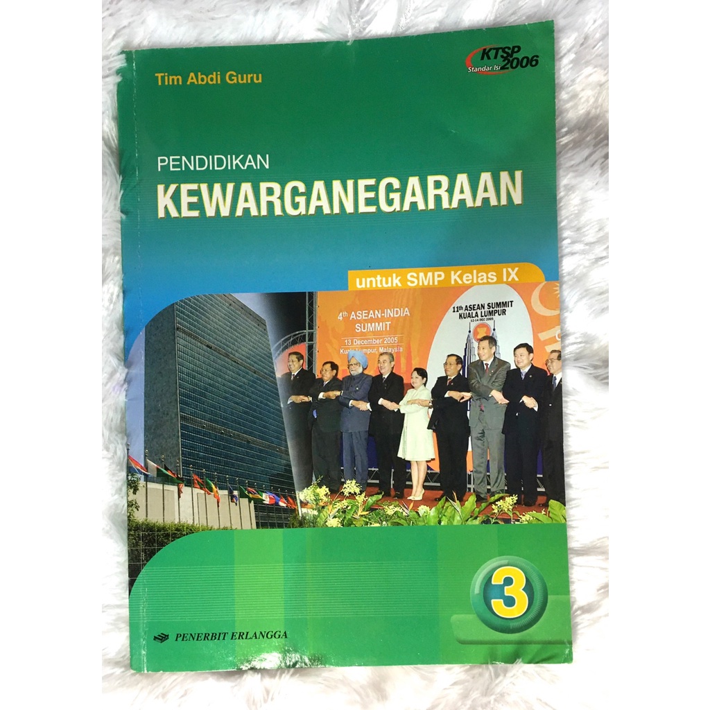 Buku Pendidikan kewarganegaraan SMP kelas IX / Pendidikan kewarganegaraan kelas 9 Penerbit Erlangga 