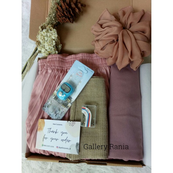 

HAMPERS HIJAB GIFT BOX HIJAB SOUVENIR WISUDA ULANG TAHUN LEBARAN PERNIKAHAN