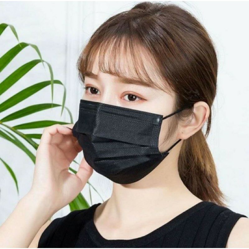 Masker 3 Ply Disposable Face Mask HITAM Isi 50pcs PLUS BOX