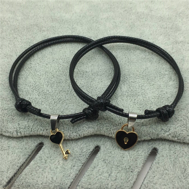 2pcs / Set Gelang Tali Warna Hitam Desain Kunci Gembok Untuk Pasangan