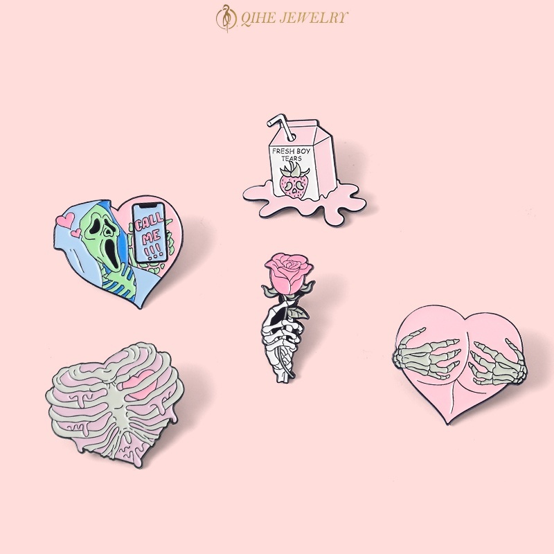 Bros Pin Enamel Desain Tengkorak / Bunga Mawar / Susu / Air Mata Gaya Punk Aksesoris Tas Ransel Wanita