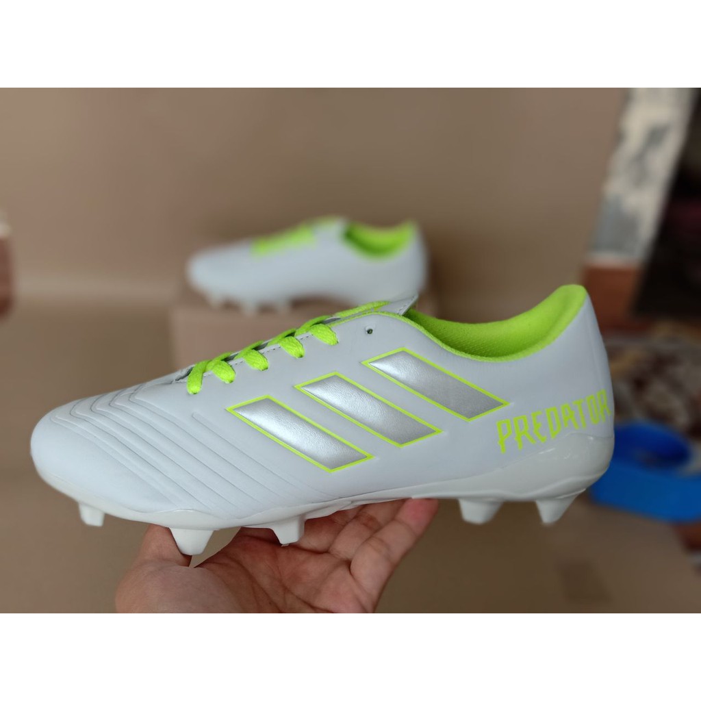 SEPATU BOLA ADIDAS PREDATOR PUTIH HIJAU SEPATU OLAH RAGA PRIA SEPATU GRADE ORI SEPATU IMPOR IMPORT