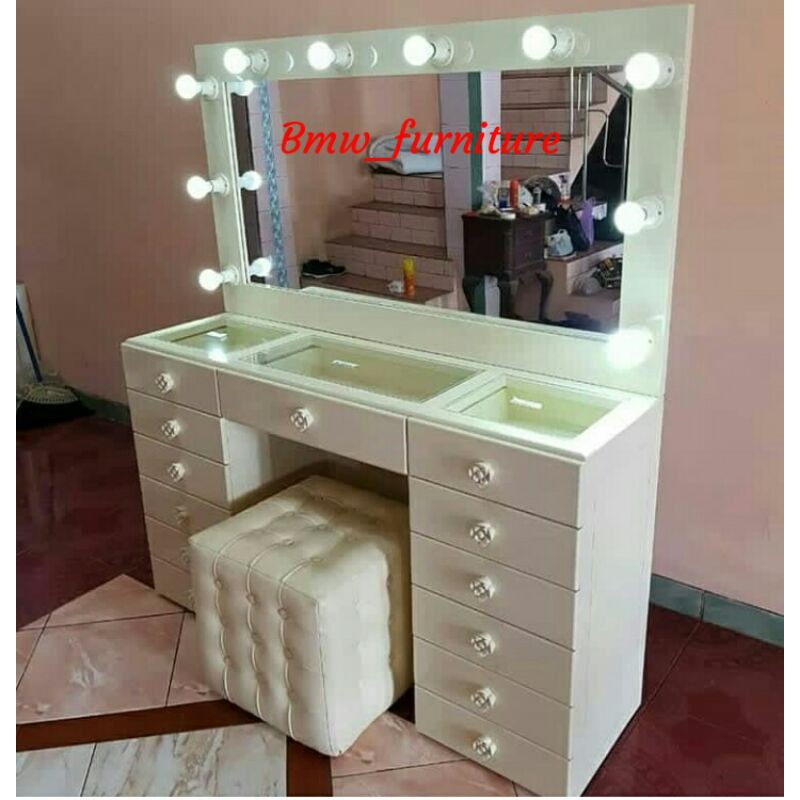 tolet meja rias minimalis