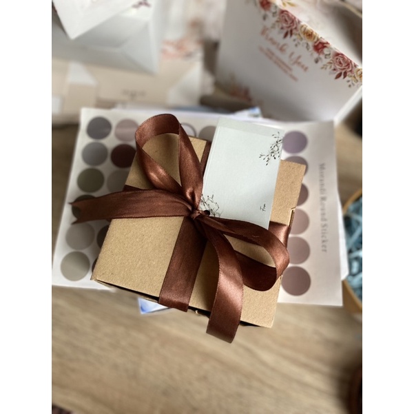 

XANA BOX Kardus Souvenirs mini gold/parfum/ 12x12x3,5cm souvenirs/dompet/makeup/cookies