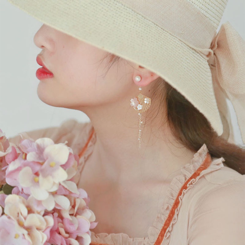 Anting Stud Rumbai Panjang Bentuk Kipas Kupu-Kupu Bunga Aksen Mutiara Berlian Untuk Wanita