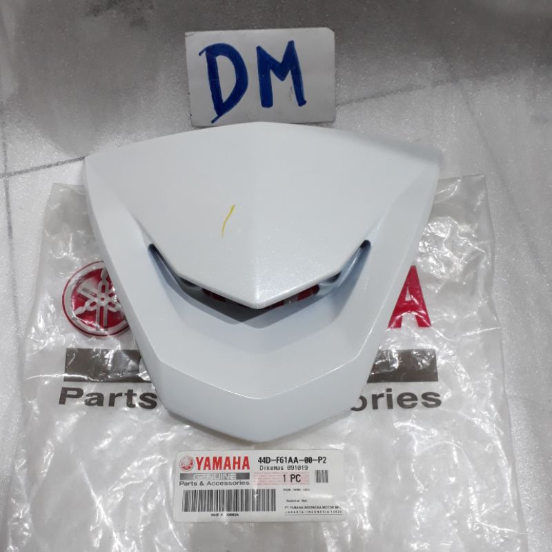 VISOR BATOK YAMAHA XEON KARBU PUTIH ORIGINAL YGP