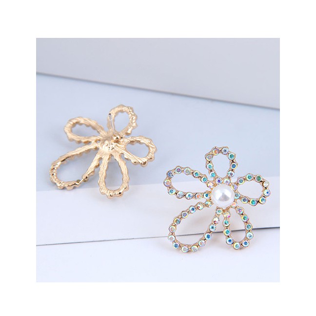 LRC Anting  Tusuk Fashion Gold Color Diamond Flower Pearl Alloy Stud Earrings A61838