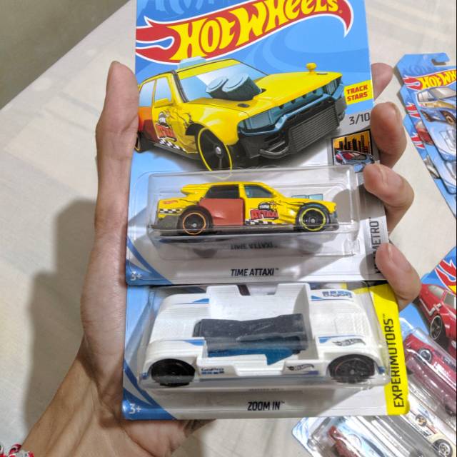 HOTWHEELS TIME ATTAXI ZOOM IN