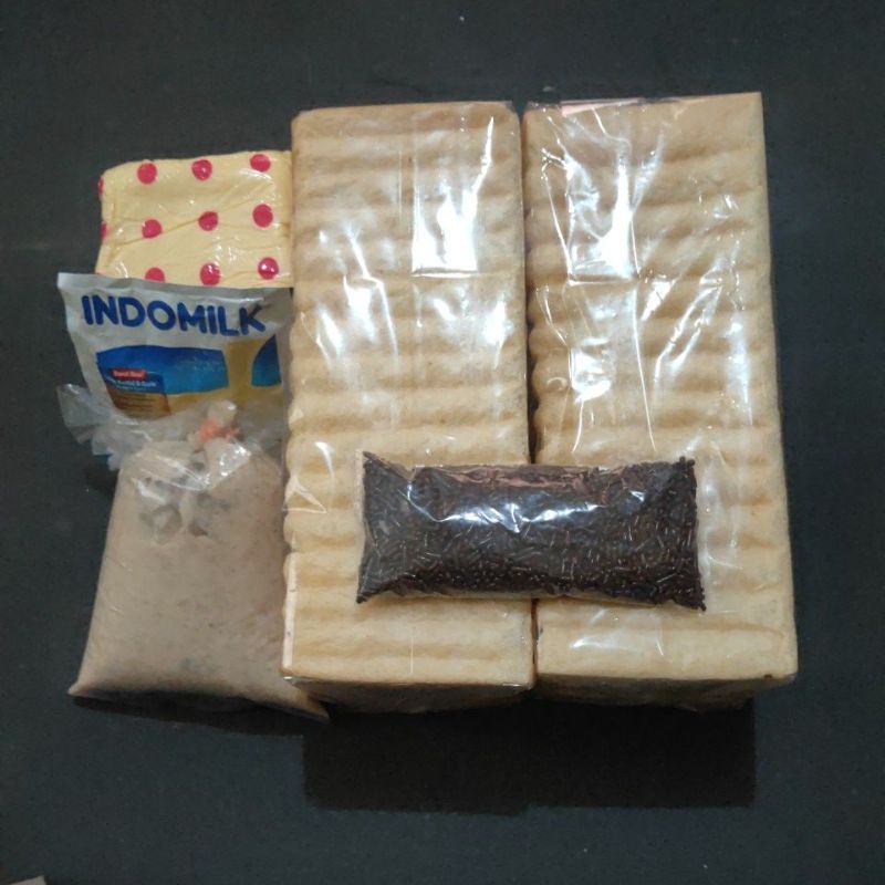 

Super Hemat Paket Komplit, 2 Roti Bakar Bandung - Margarin - Kental Manis - Selai - Meises