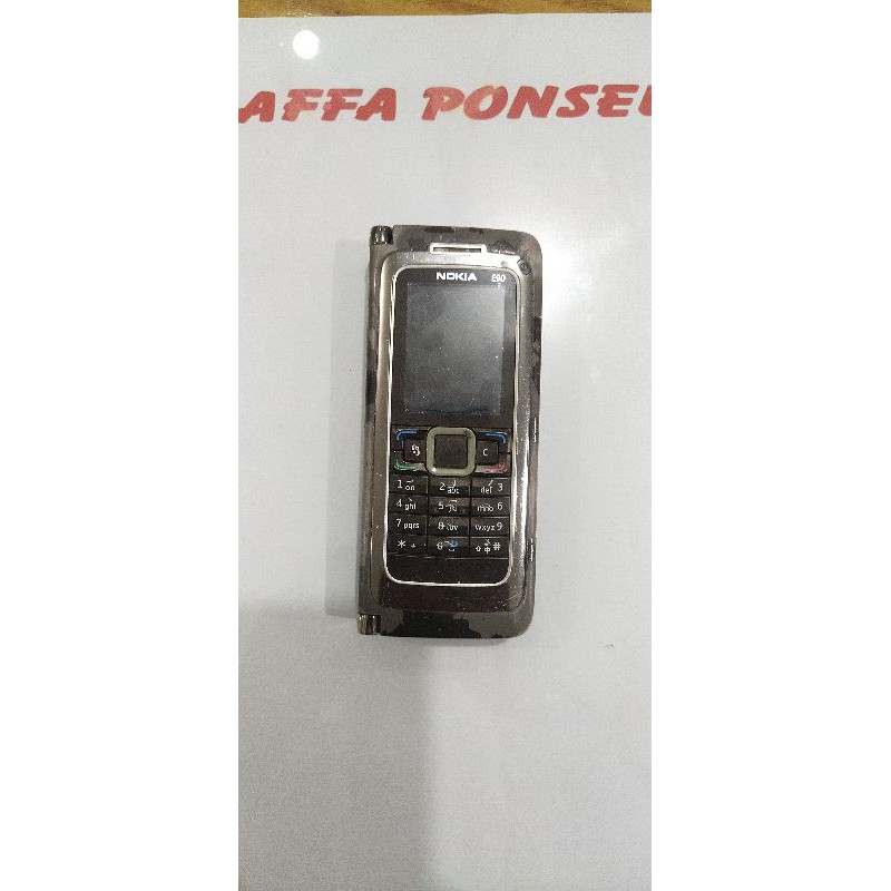 Nokia E90 bahan