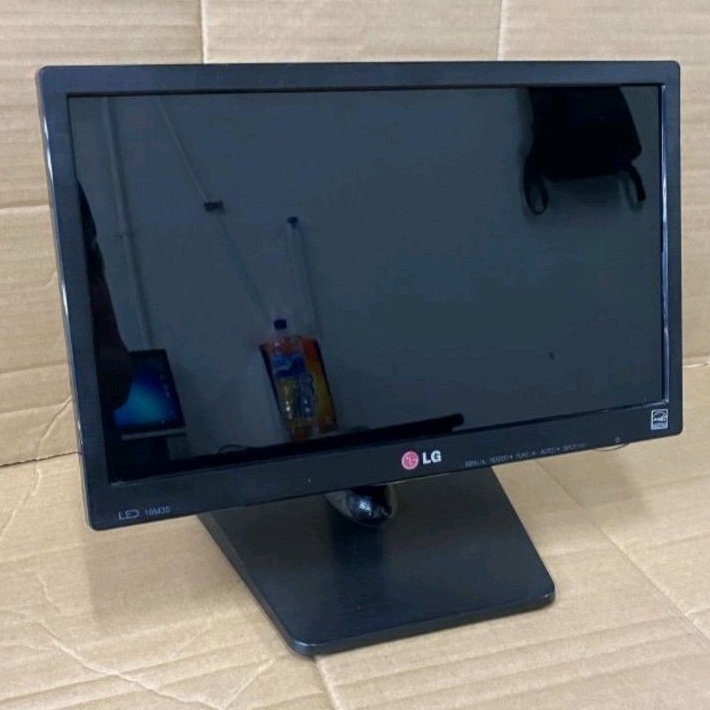 Monitor LED LG 16 Inch, Mulus, Seperti Baru, Bergaransi, Lengkap Kabel