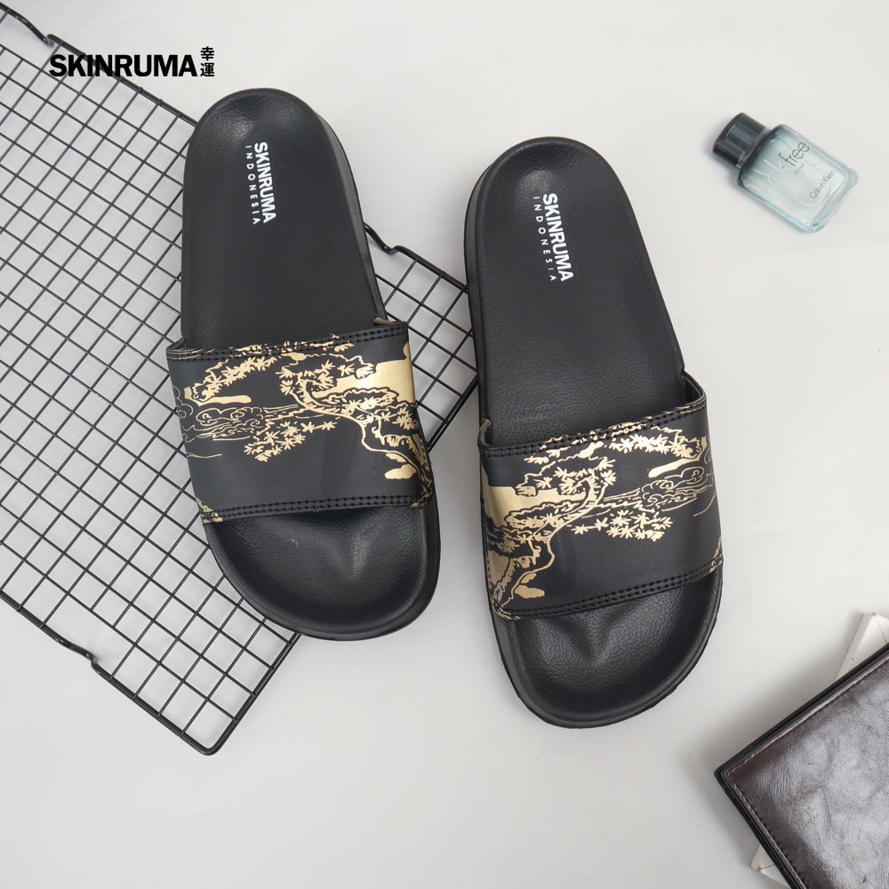 Sendal Selop Casual Pria SKINRUMA Original Pyschic Tree Hitam Gold / Sendal Slide Pria / Sendal Slip On Pria