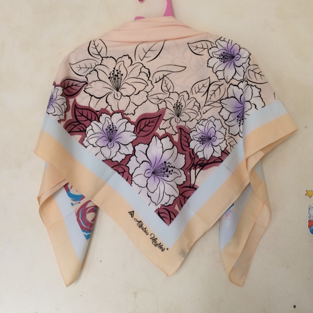 Hijab segiempat adabia