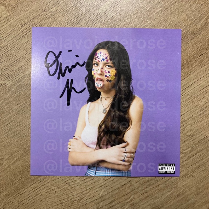 [BOOKED] OLIVIA RODRIGO SOUR ALBUM SIGNED ARTCARD