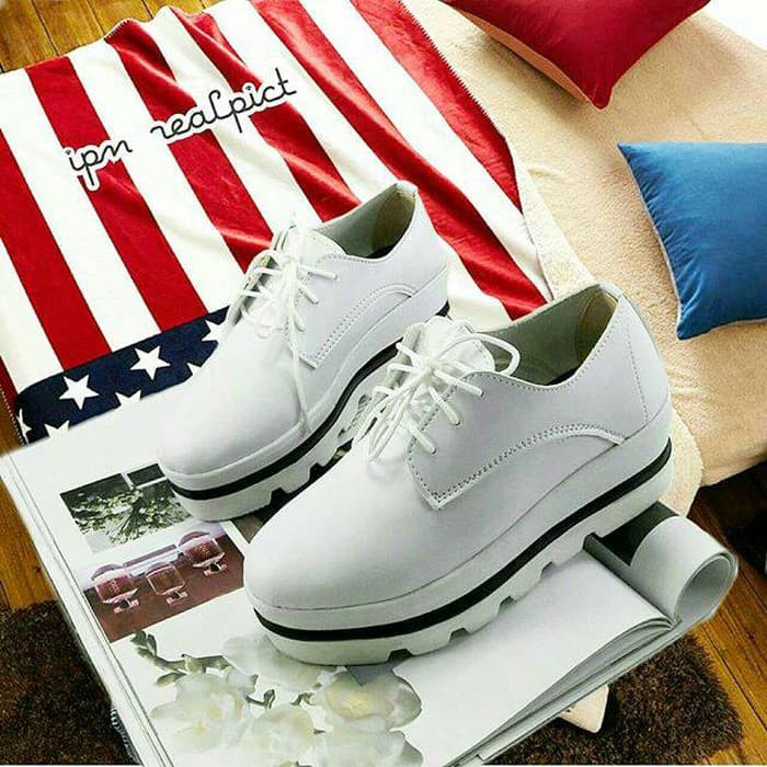 Promo White sneakers platform shoes Berkualitas