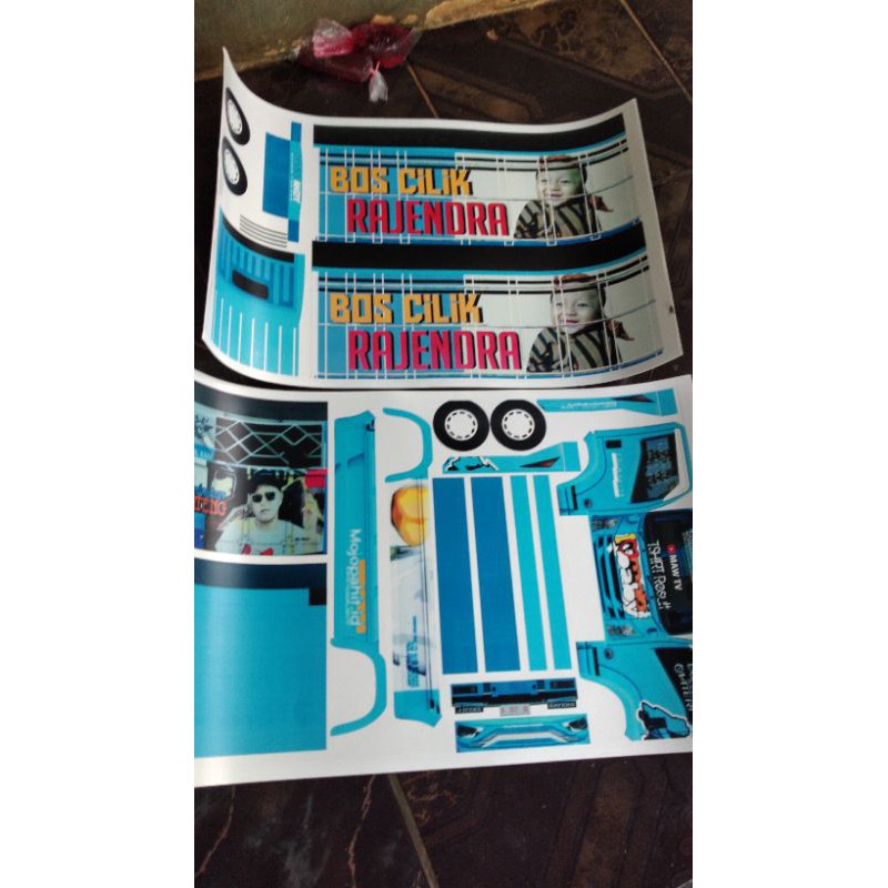 PAPERCRAFT STICKER MINIATUR TRUCK OLENG POLISI WOMAN SCALA 1:16