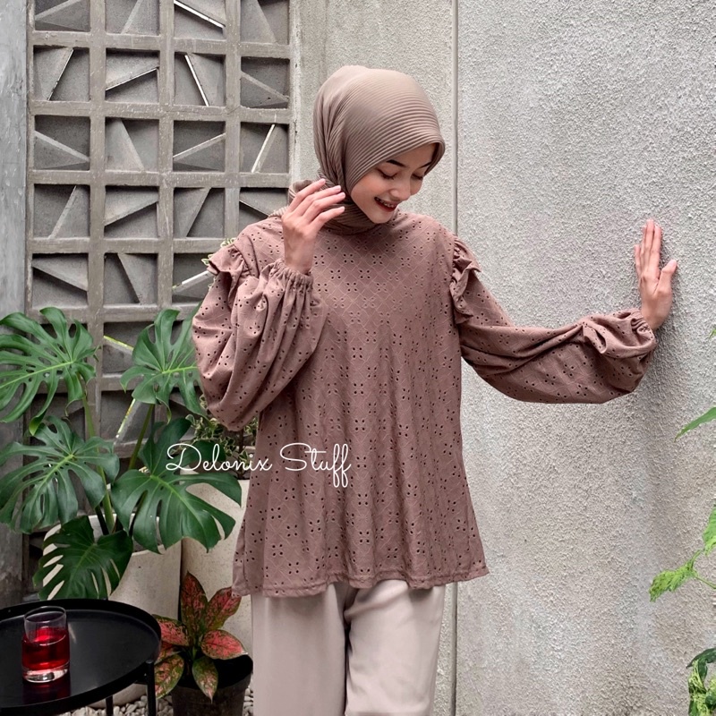 DELONIX | Becca lace top