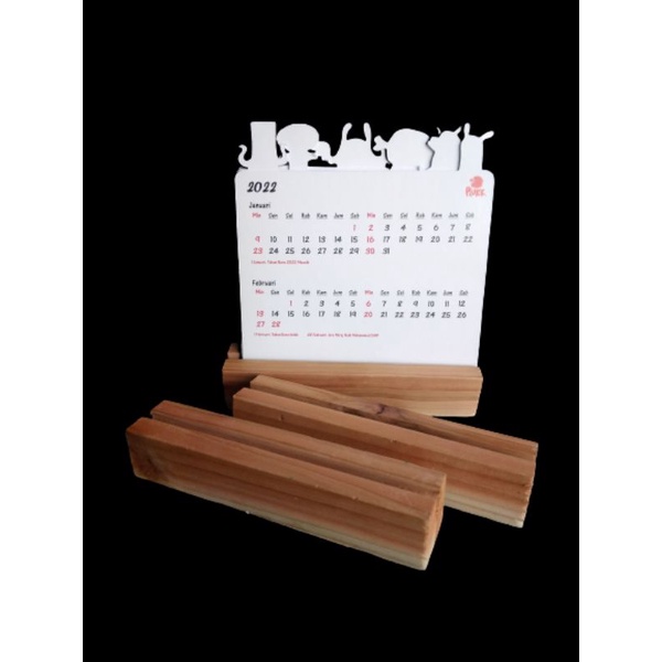 

Kalender Meja Cutting dengan Standing Kayu