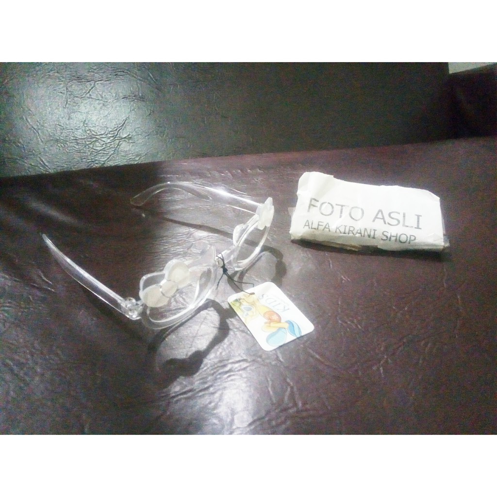 kacamata anak model Hello Kitty murah fashion bagus helo kity kucing lucu saat di foto studio atau liburan-8