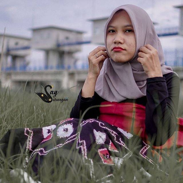 Garnet sasirangan. Warna merah