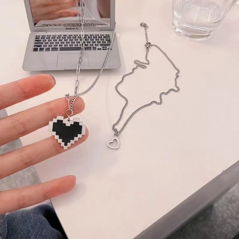 Kalung Rantai Klavikula Ganda Desain Hati Warna Hitam Gaya Hip Hop Korea Untuk Wanita
