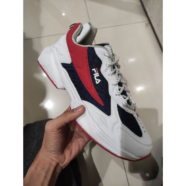 Sepatu Fila pria