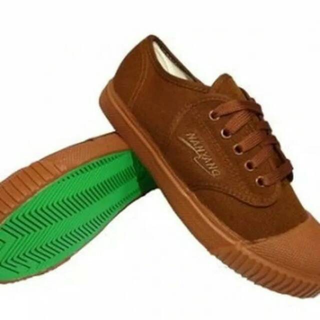 Sepatu takraw nanyang