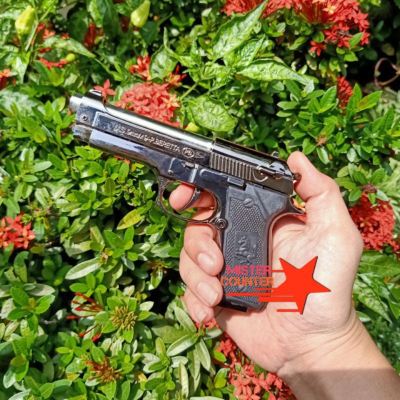 

Pistol Korek Api Model Bareta M9 Plus Pajangan / Pistol Korek Gas Unik Chrome Isi Ulang Bisa Kokang