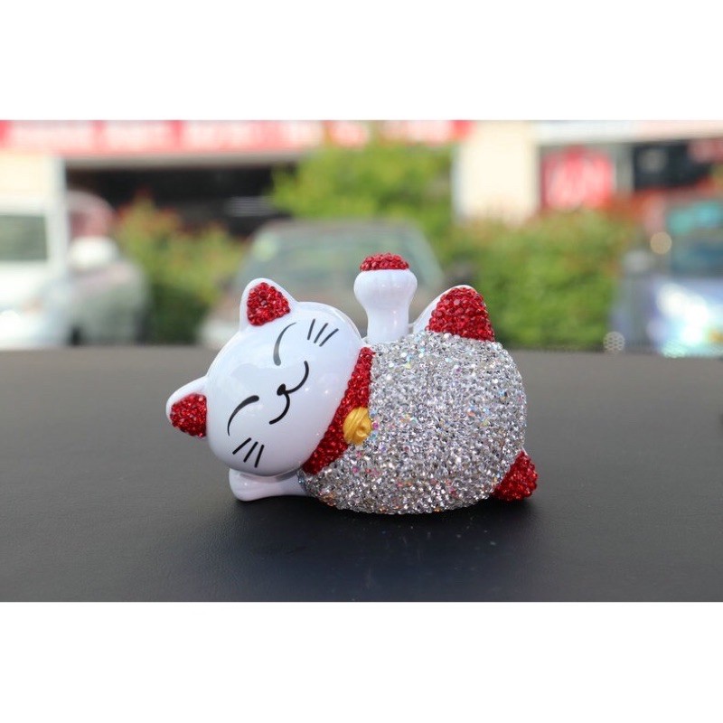 Pajangan Boneka Figure Kucing Hoki / Lucky Cat Berlian Lucu Solar Power Tenaga Surya Dashboard Mobil