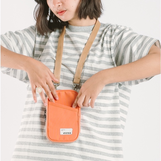 Evroa Polka Sling Phone - Peach