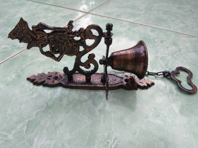 BEL PINTU WAYANG KRESNA BAHAN KUNINGAN 24 x 9 x 12 cm - PAJANGAN DEKORASI RUMAH MURAH SOUVENIR JOGJA