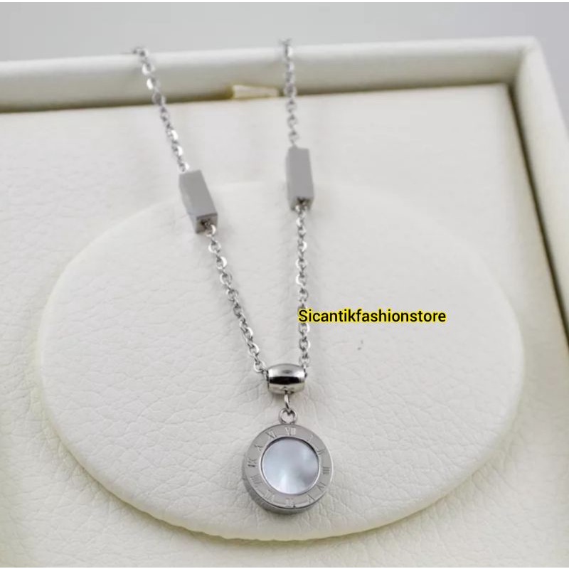 Kalung Titanium Silver Liontin Bulgari Angka Romawi Bolak balik Terlaris Terbaru Anti Karat Selamanya Kalung Titanium Fashion Wanita Kalung plus Liontin Silver