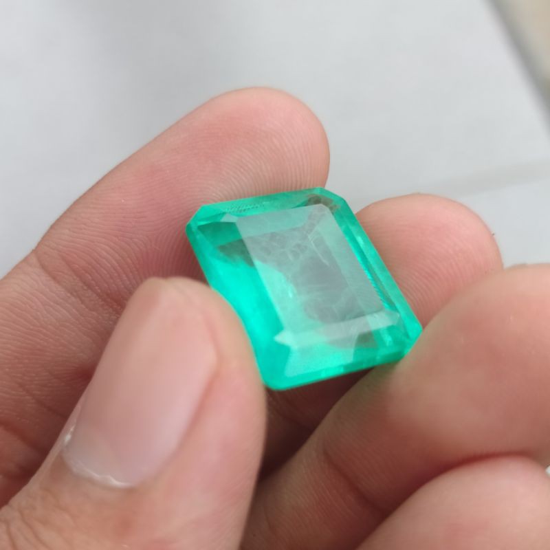 batu hijau zamrud 31 carat hijau super segar permata mulia safir ruby yakut akik bacan berlian giok