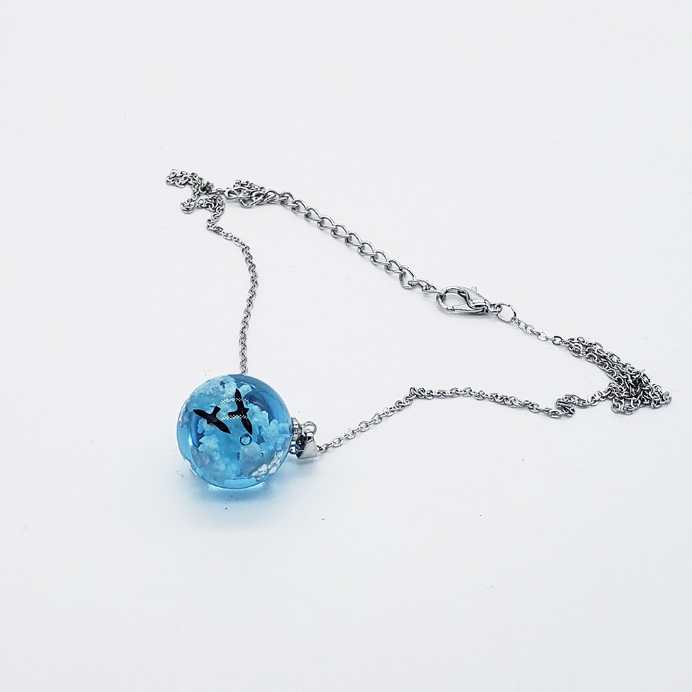 Kalung Rantai Liontin Bola Awan Putih Langit Biru Bahan Resin Transparan Glow in the Dark Untuk Wanita