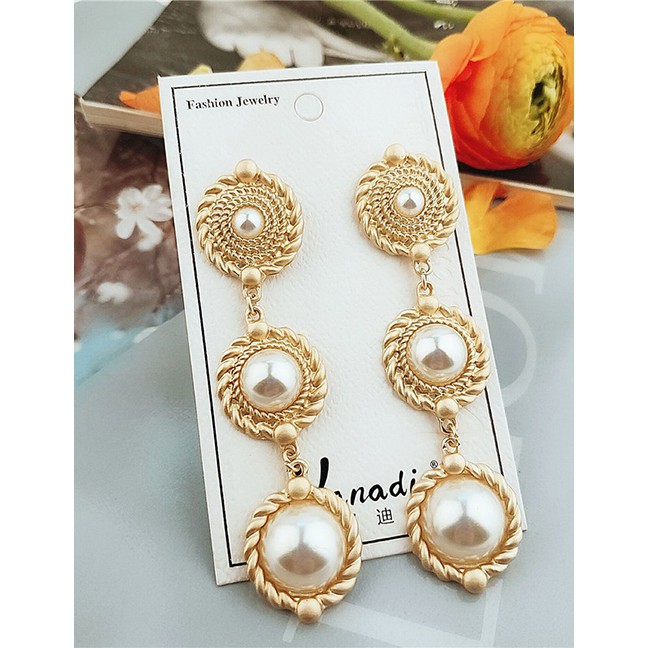 LRC Anting Tusuk Fashion Gold Pearl Earrings F40635