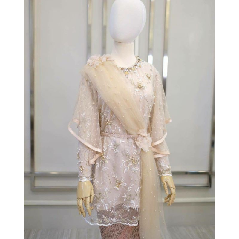 Kebaya Modern Ivory rtw